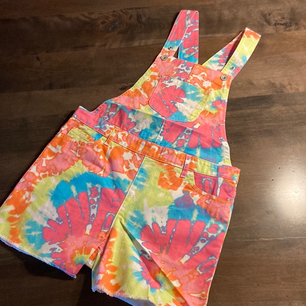 NWT Girls funky tie-dye bib shorts